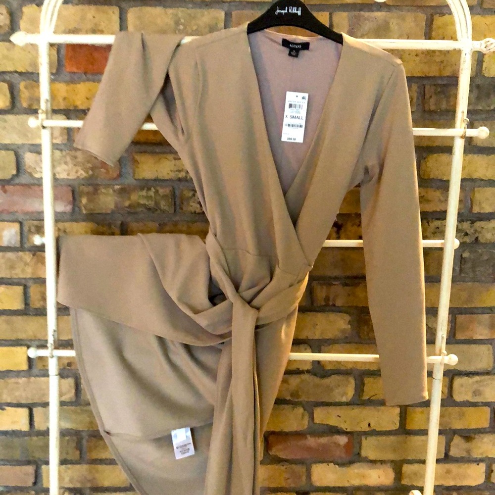 New with tags Alfani X-Small Almond wrap dress w/pockets